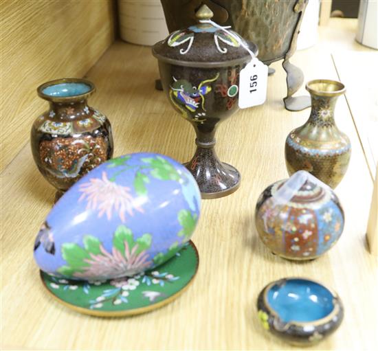A collection of cloisonne vases, plate egg, etc. (7)